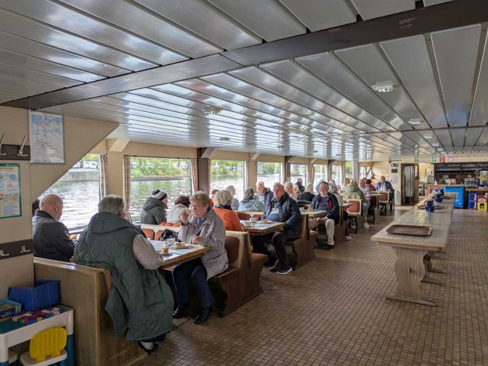 FIDURA-Fonds-Spende für eine Schifffahrt für die Würzburger Tafel